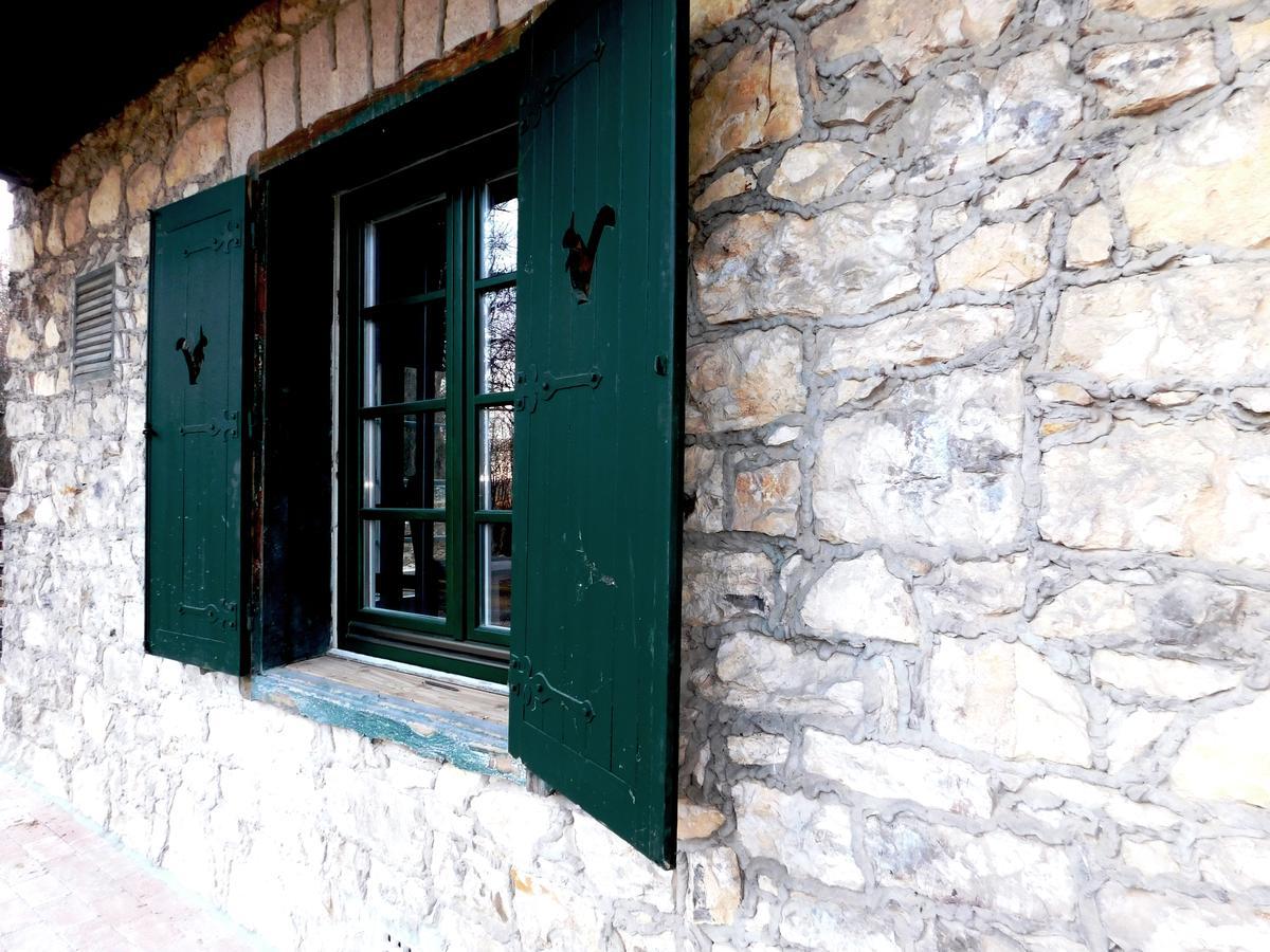Hubertus Fogadó Csesznek Exterior foto