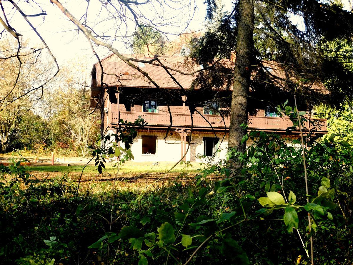 Hubertus Fogadó Csesznek Exterior foto