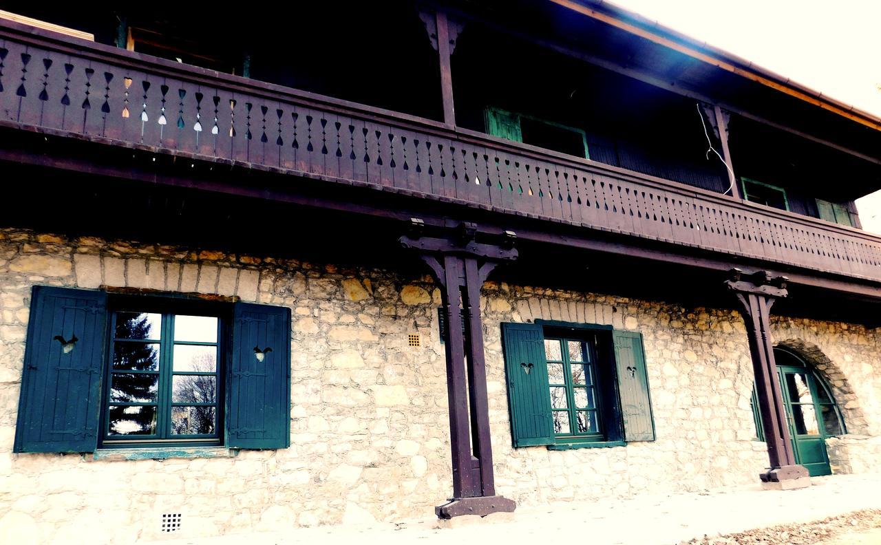 Hubertus Fogadó Csesznek Exterior foto