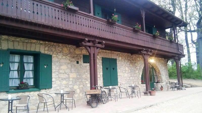 Hubertus Fogadó Csesznek Exterior foto