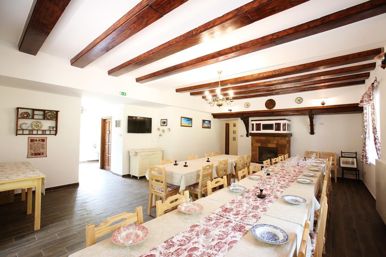Hubertus Fogadó Csesznek Exterior foto